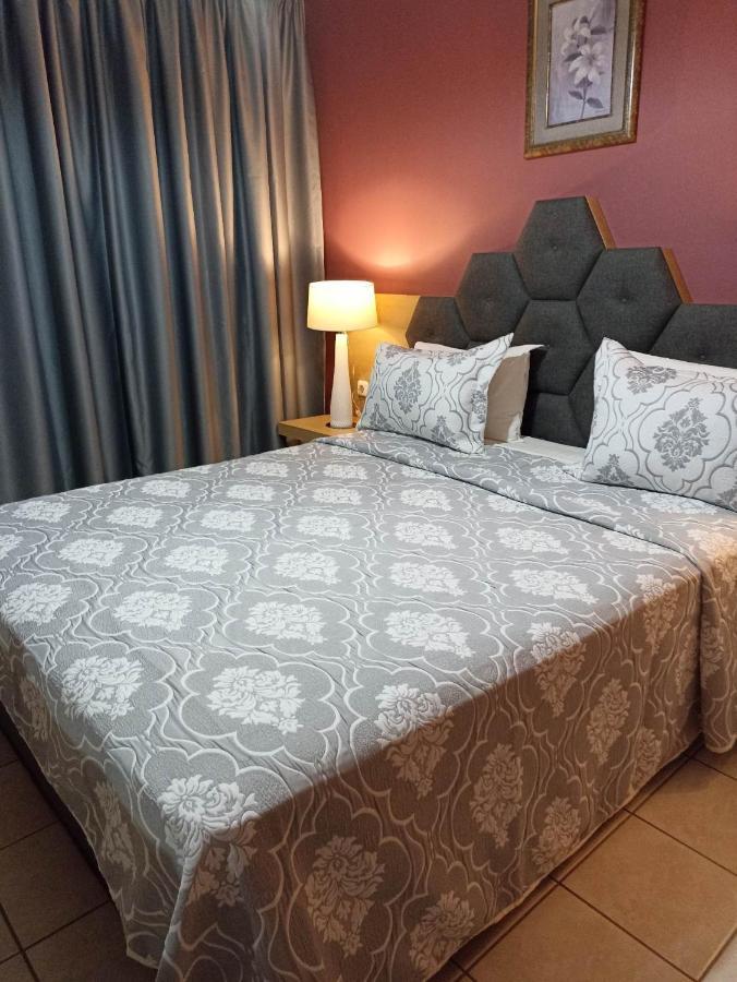 Evangelia Karfas Ngoại thất bức ảnh